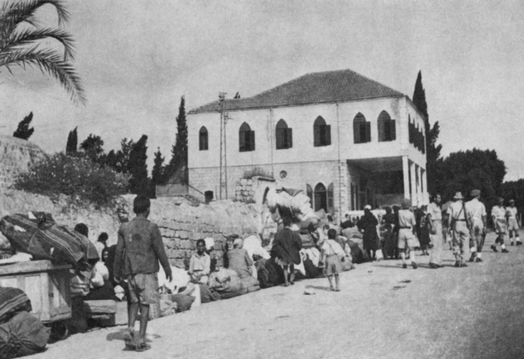 Palestinian Arab refugees leave Ramle